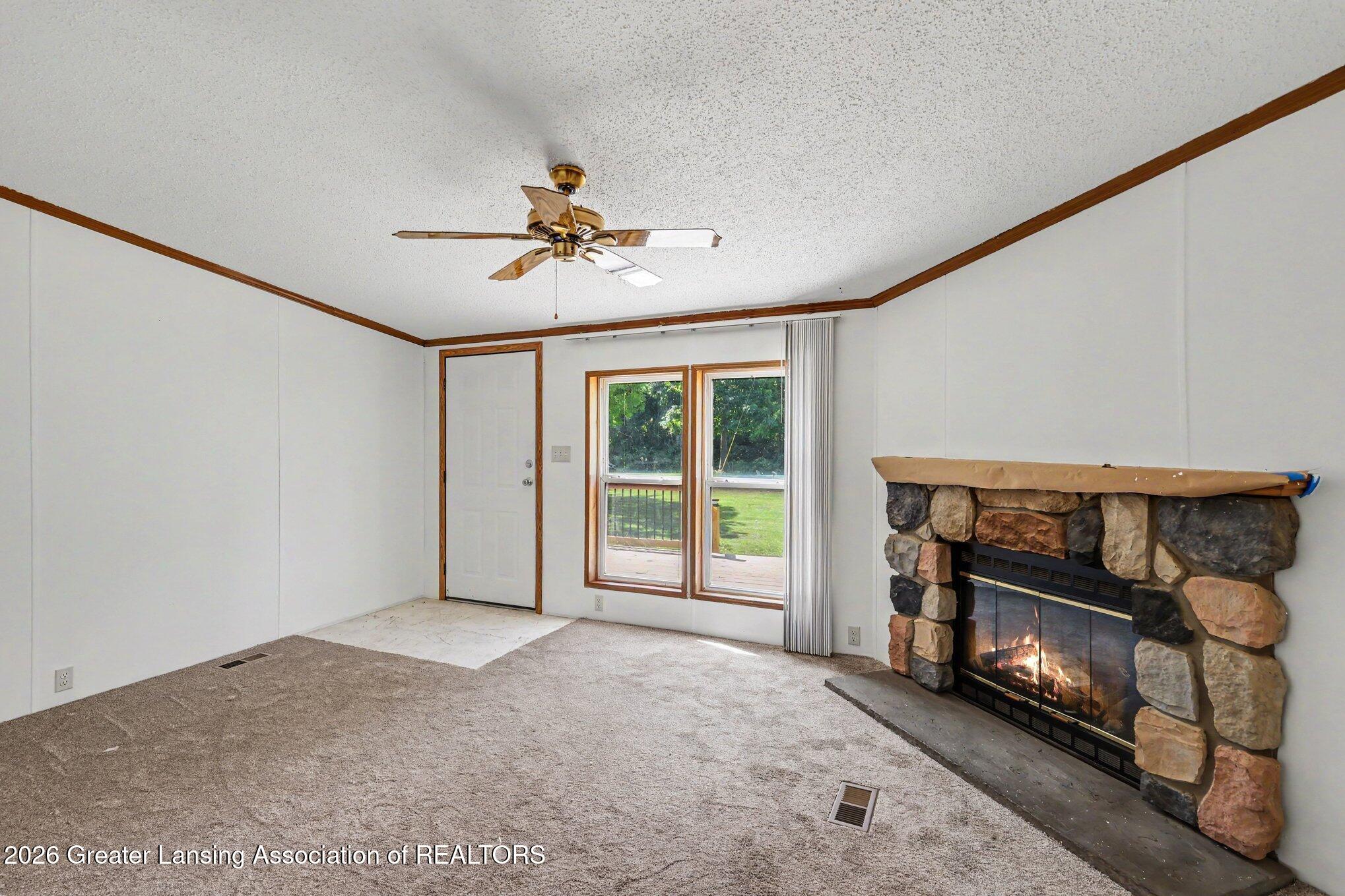 4270 Trumble Road Jackson, MI 49201 - Photo 8 of 31 Living Room