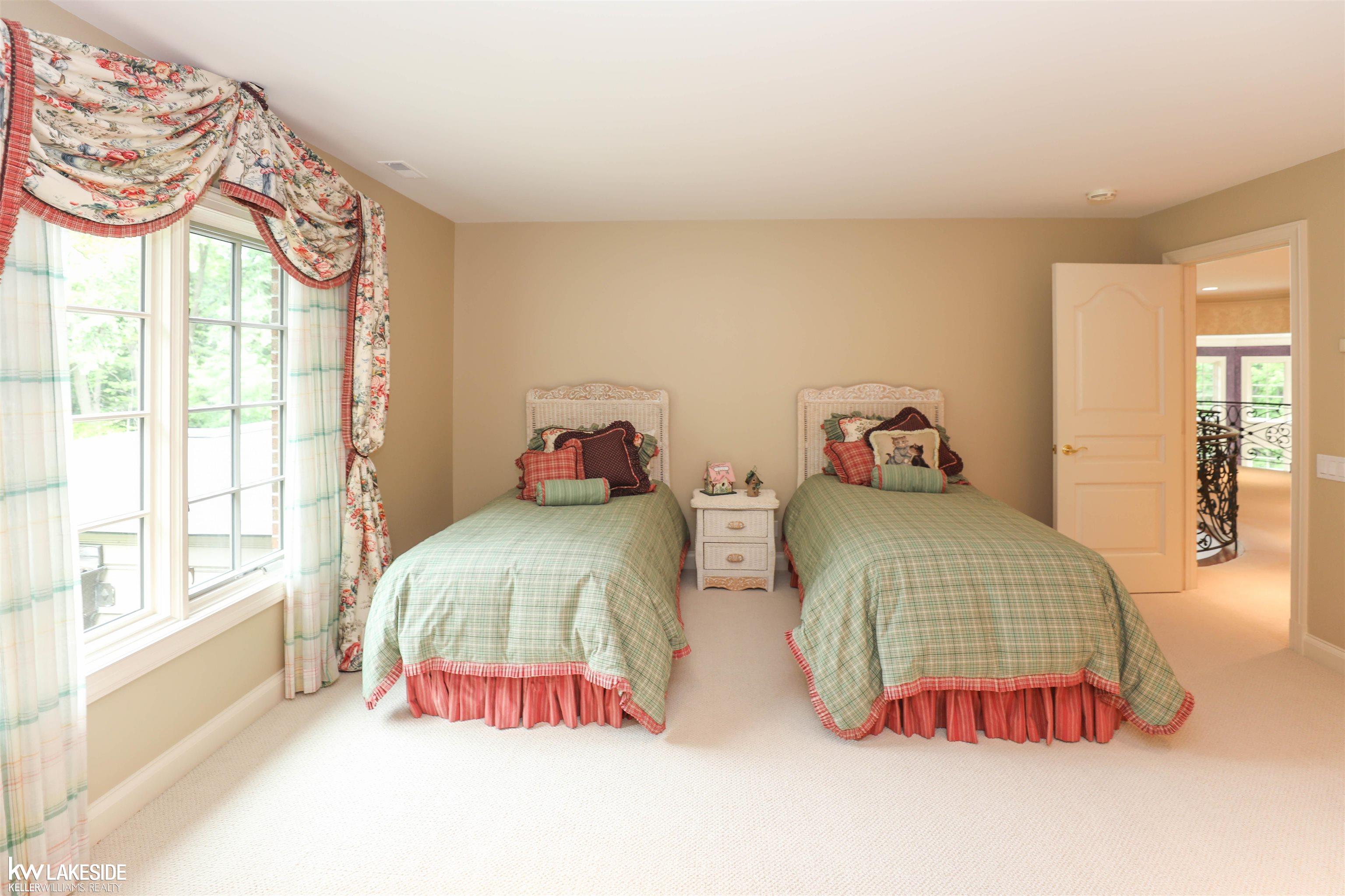 2000 Touraine Drive Rochester, MI 48306 - Photo 38 of 74 50129645-B939B54B-CF0B-4047-AD66-3DAFCBAAFE3D.JPG