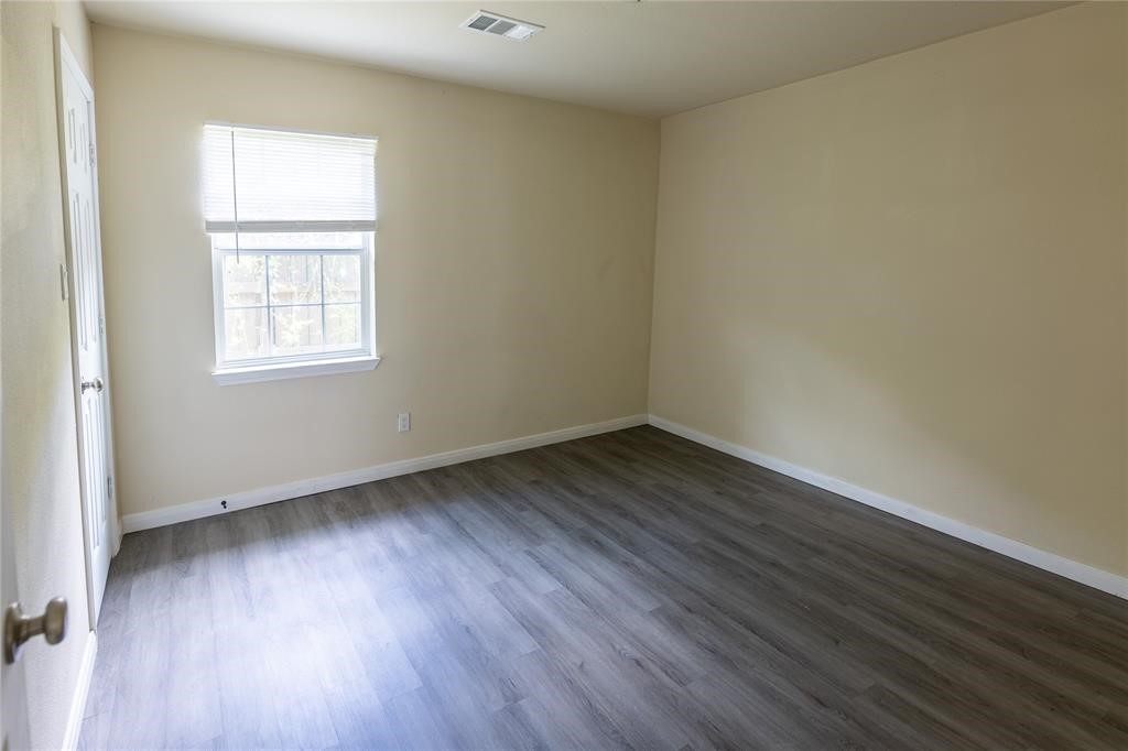 4942 Bataan Road Houston, TX 77033 - Photo 10 of 16