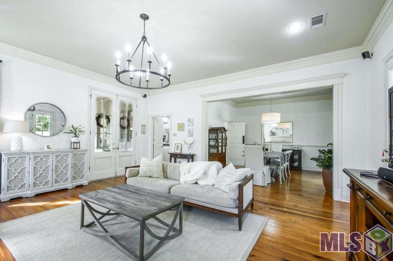 141 Summer Ridge Drive Baton Rouge, LA 70810 - Photo 5 of 22 Livingroom