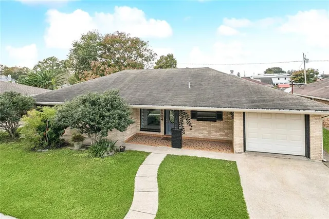 $235,000 | 2504 Gallo Drive, Chalmette, LA 70043