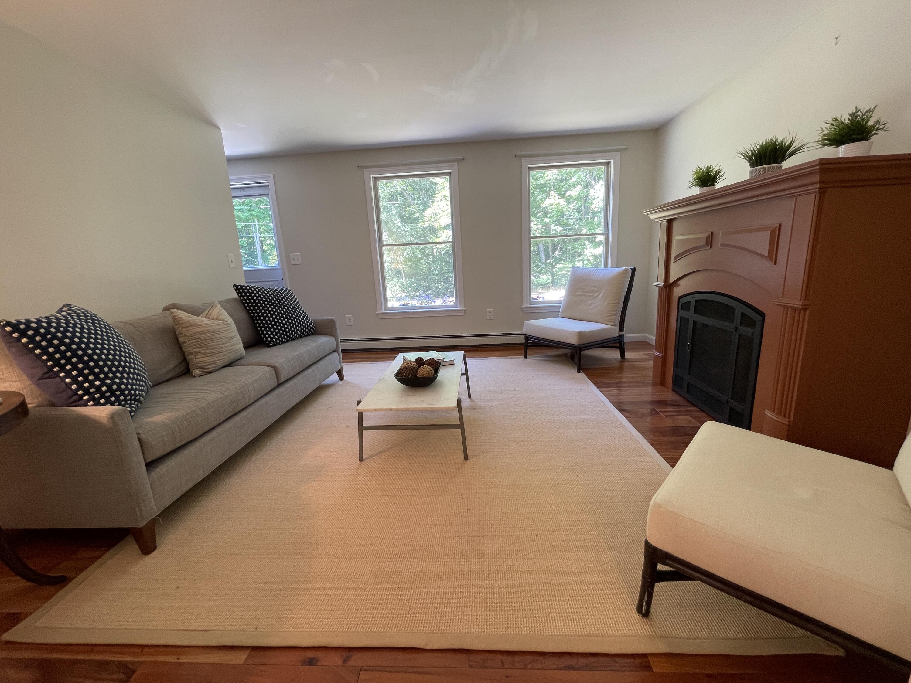 5 Old Quarry Road Cape Neddick, ME 03902 - Photo 3 of 11 5 Old Quarry Road Living Room