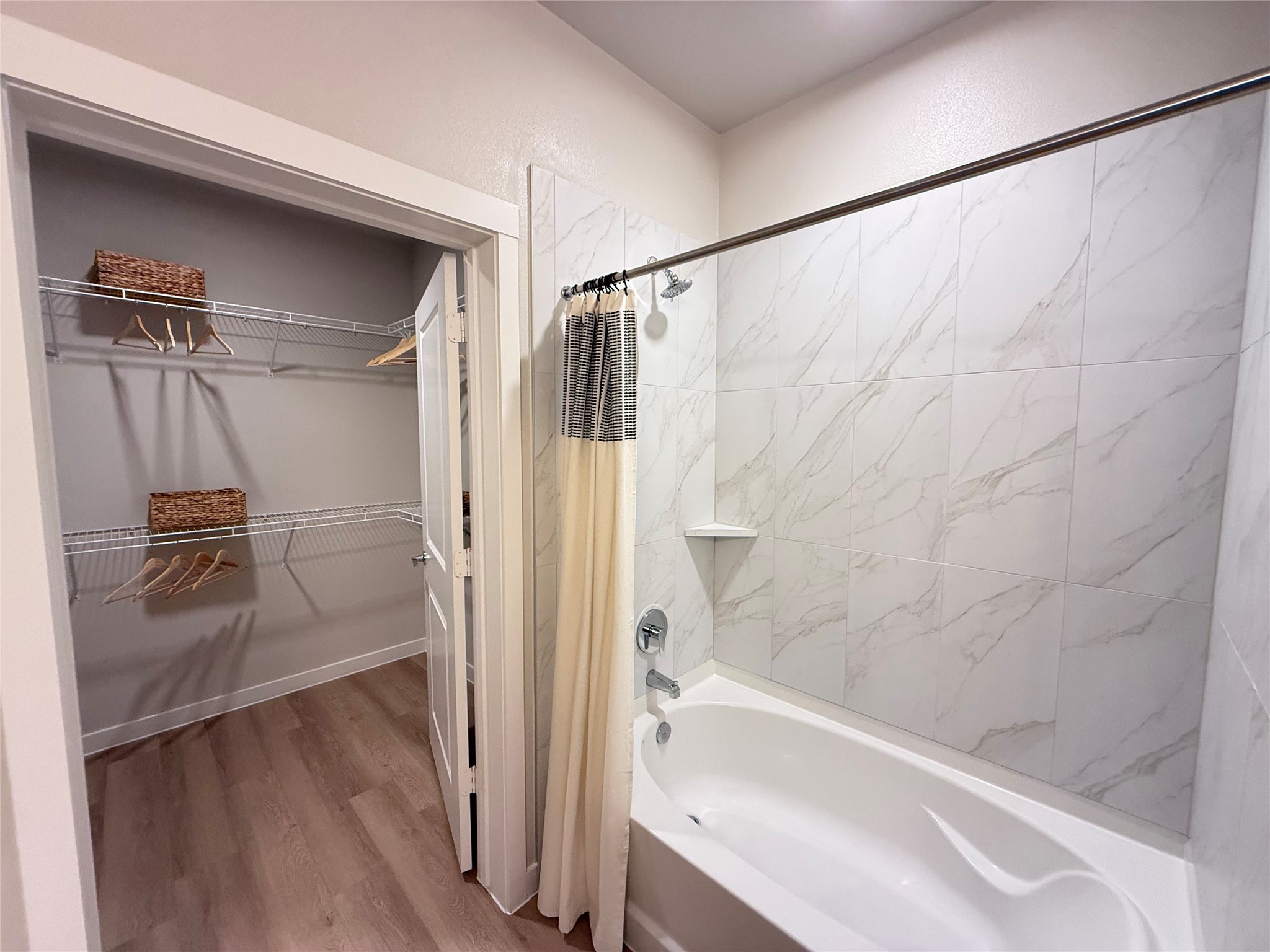 1610 Campbell Road, Unit B1 Houston, TX 77055 - Photo 5 of 12 MODEL UNIT SHOWN
