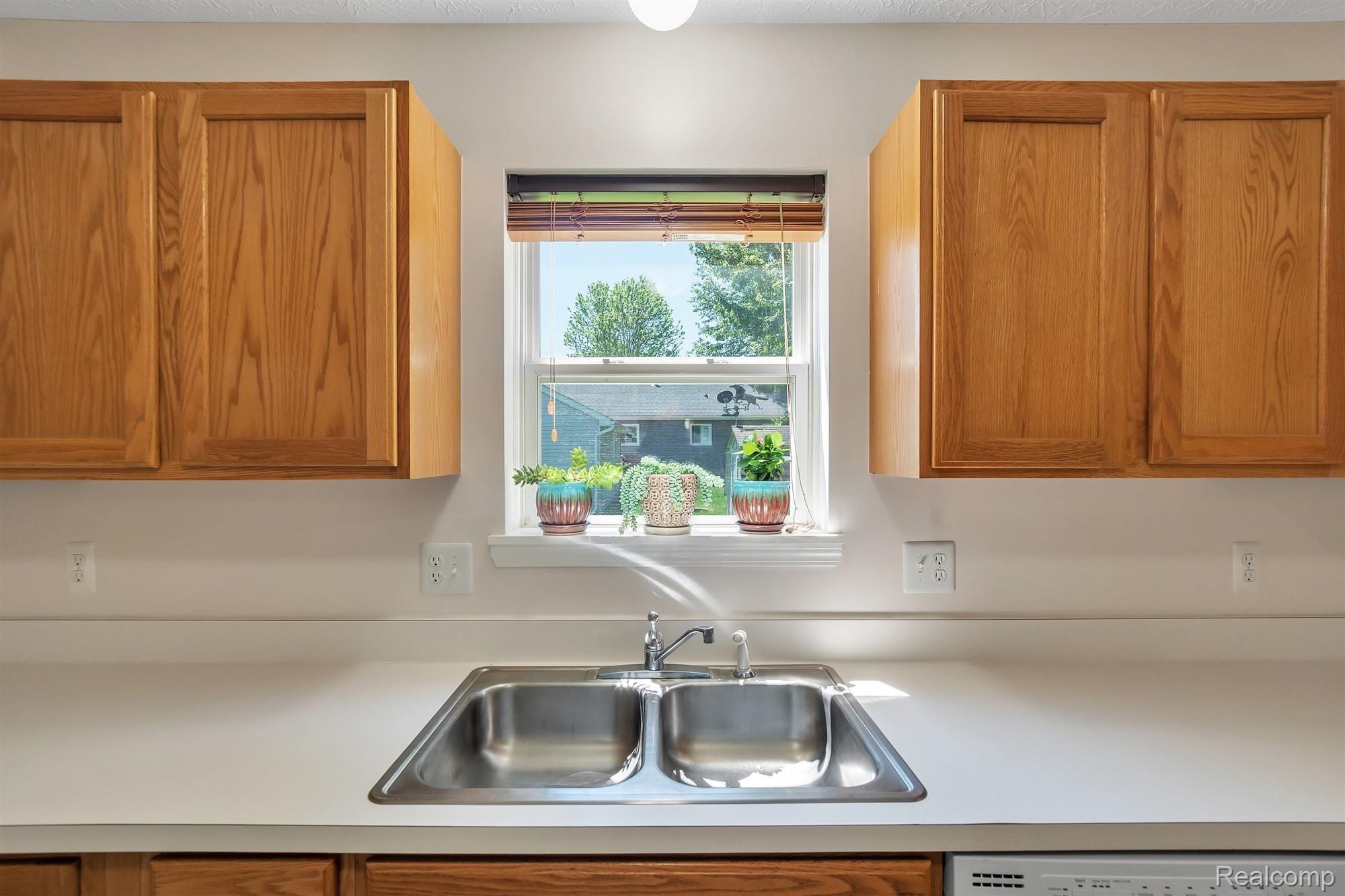 182 Turtle Trace Pinckney, MI 48169 - Photo 15 of 37 15-182 Turtle Trace-WindowStill-Rea.jpg