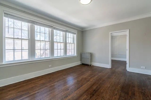 $1,800 | 7418 North Damen Avenue, Unit 2, Chicago, IL 60645