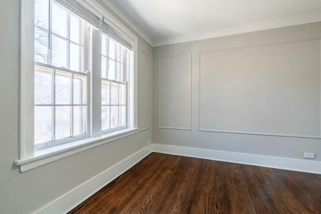 $1,800 | 7418 North Damen Avenue, Unit 2, Chicago, IL 60645