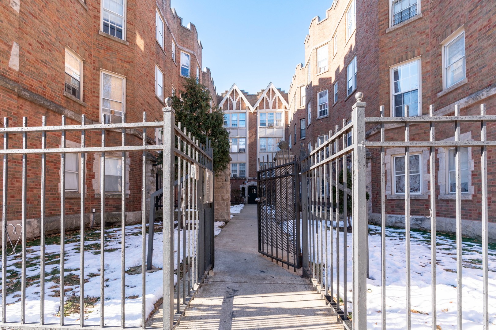 7418 North Damen Avenue, Unit 2 Chicago, IL 60645 - Photo 2 of 22