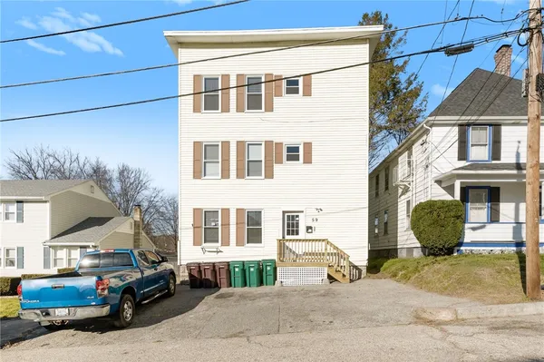 $1,750 | 59 Fairlawn Avenue, Unit 3, Woonsocket, RI 02895