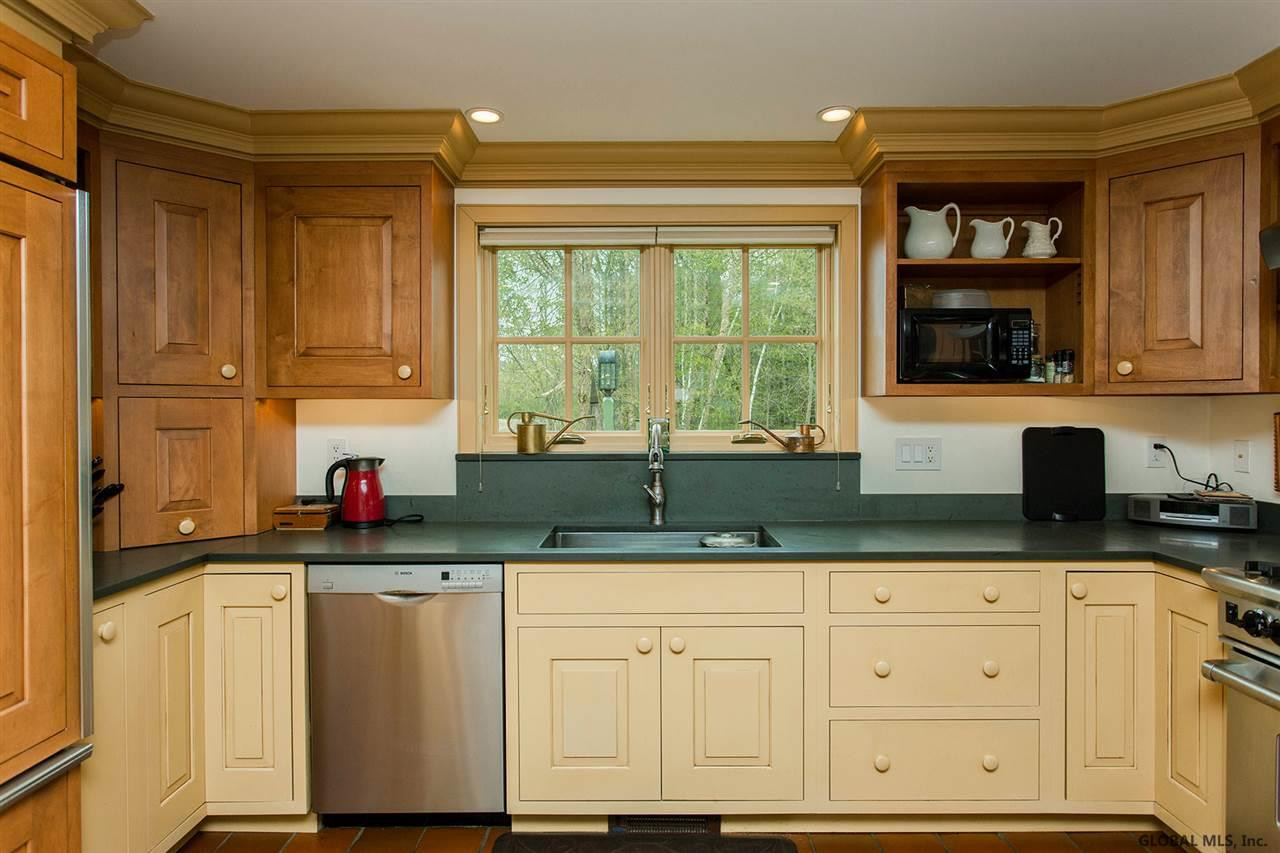 322 Wemple Road Rotterdam, NY 12306 - Photo 5 of 28 Photo 5