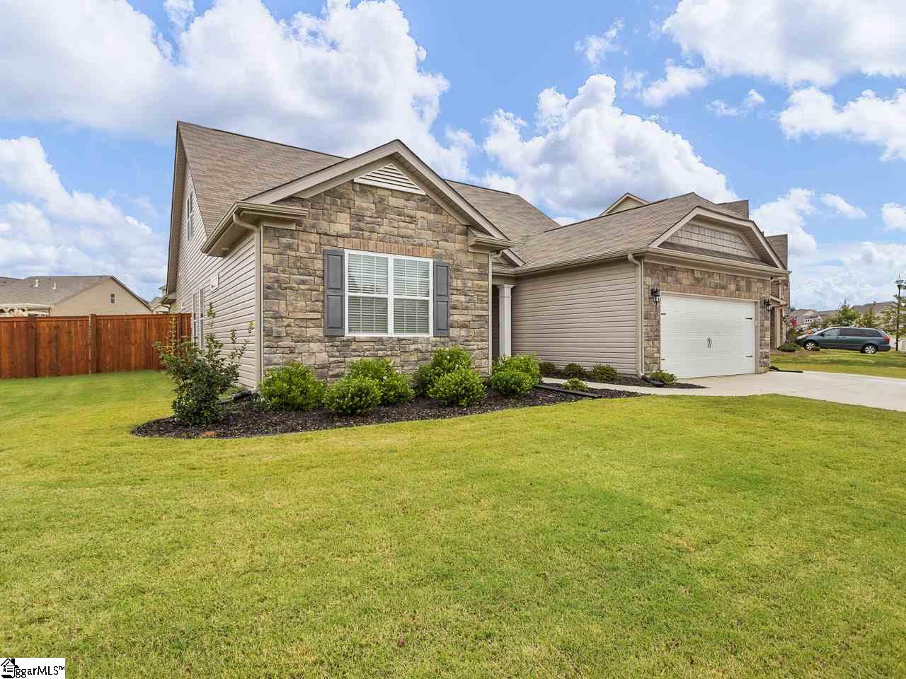 427 Bucklebury Road Greer, SC 29651 - Photo 2 of 36 Gallery Image 2