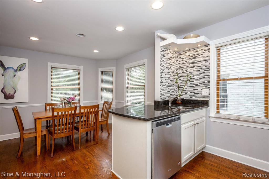 1308 Hampton Road Grosse Pointe, MI 48236 - Photo 6 of 36