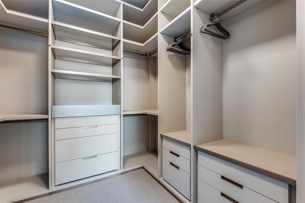 1747 Leonard Street, Unit 403 Dallas, TX 75201 - Photo 5 of 33 a view of walk in closet