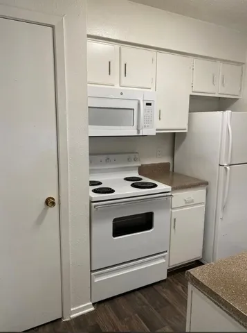 $1,150 | 2704 Salado Street, Unit 307, Austin, TX 78705