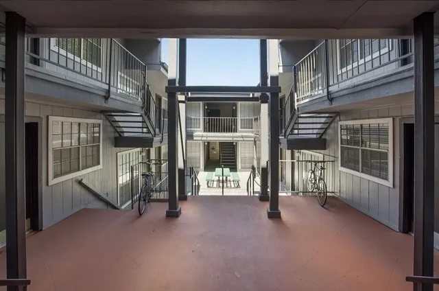 $1,150 | 2704 Salado Street, Unit 307, Austin, TX 78705