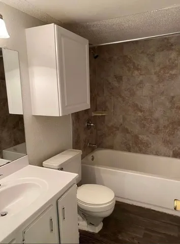 $1,150 | 2704 Salado Street, Unit 307, Austin, TX 78705