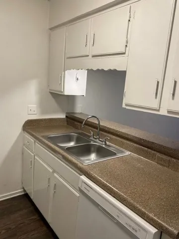 $1,150 | 2704 Salado Street, Unit 307, Austin, TX 78705