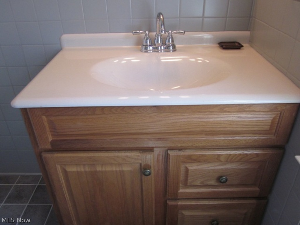 2390 Queenston Road Cleveland, OH 44118 - Photo 15 of 17 Updated baths.
