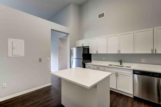 $2,575 | 4685 Haverhill Road, Unit F4, West Palm Beach, FL 33417