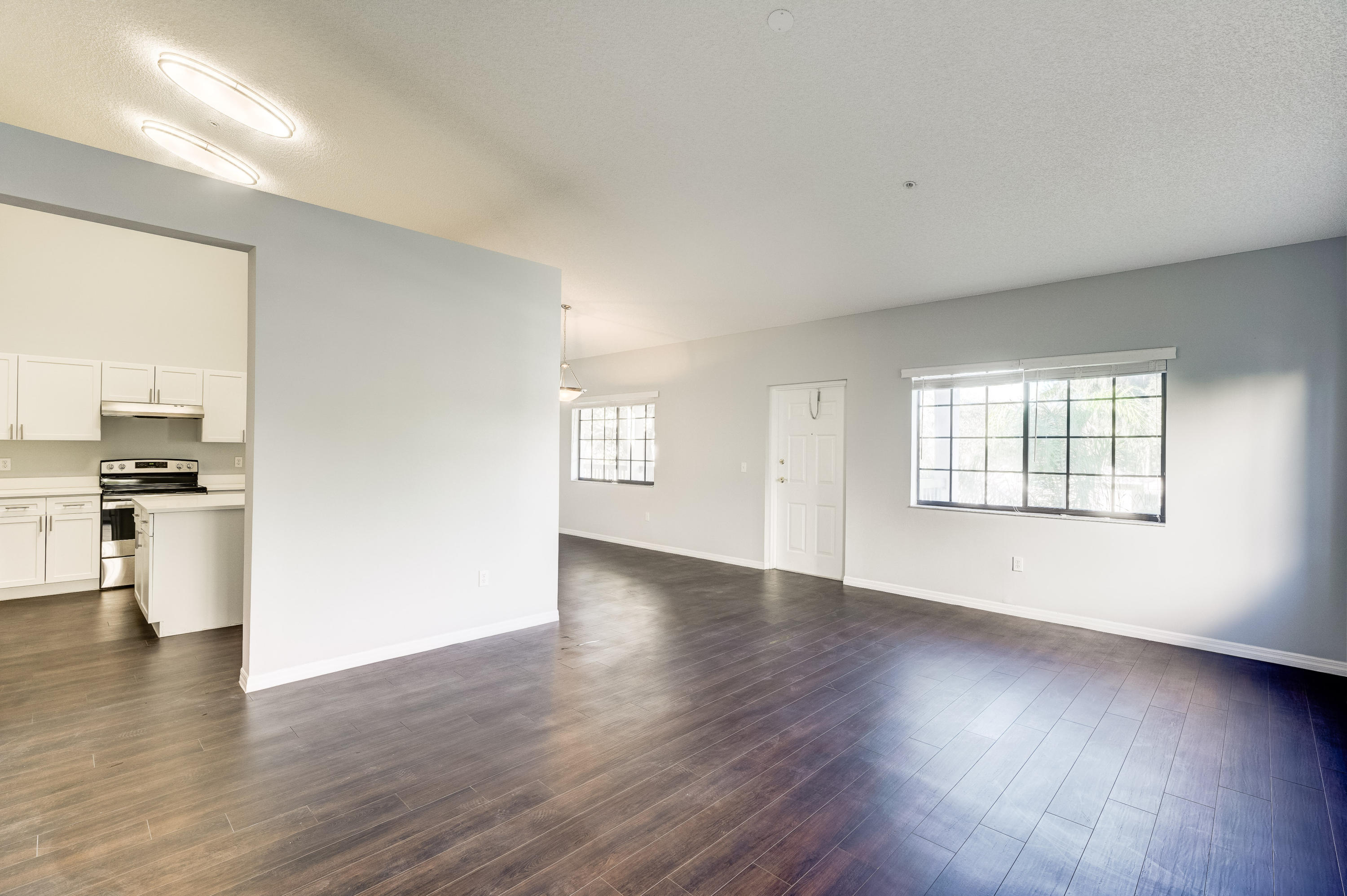 4685 Haverhill Road, Unit F4 West Palm Beach, FL 33417 - Photo 11 of 34 Living Room