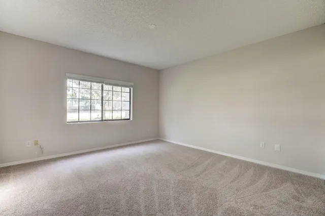 $2,575 | 4685 Haverhill Road, Unit F4, West Palm Beach, FL 33417