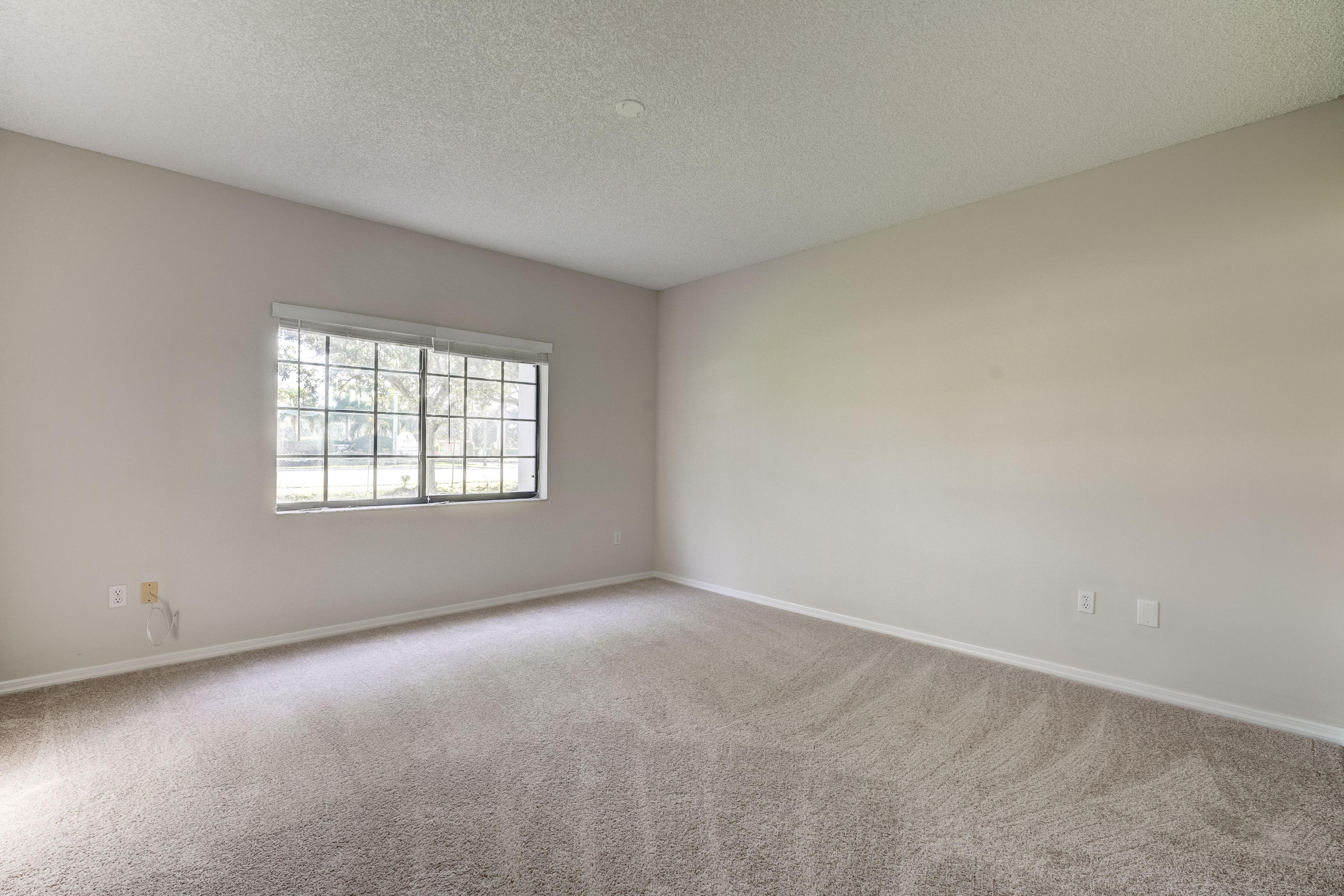 4685 Haverhill Road, Unit F4 West Palm Beach, FL 33417 - Photo 15 of 34 Master Bedroom