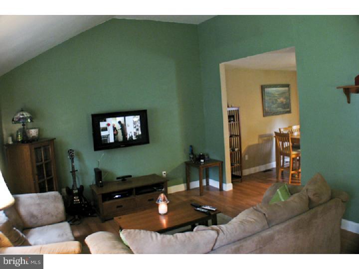 2485 Winslow Road Williamstown, NJ 08094 - Photo 6 of 15 Living Room