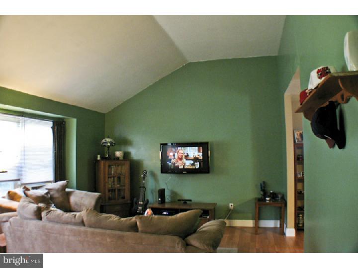 2485 Winslow Road Williamstown, NJ 08094 - Photo 7 of 15 Living Room