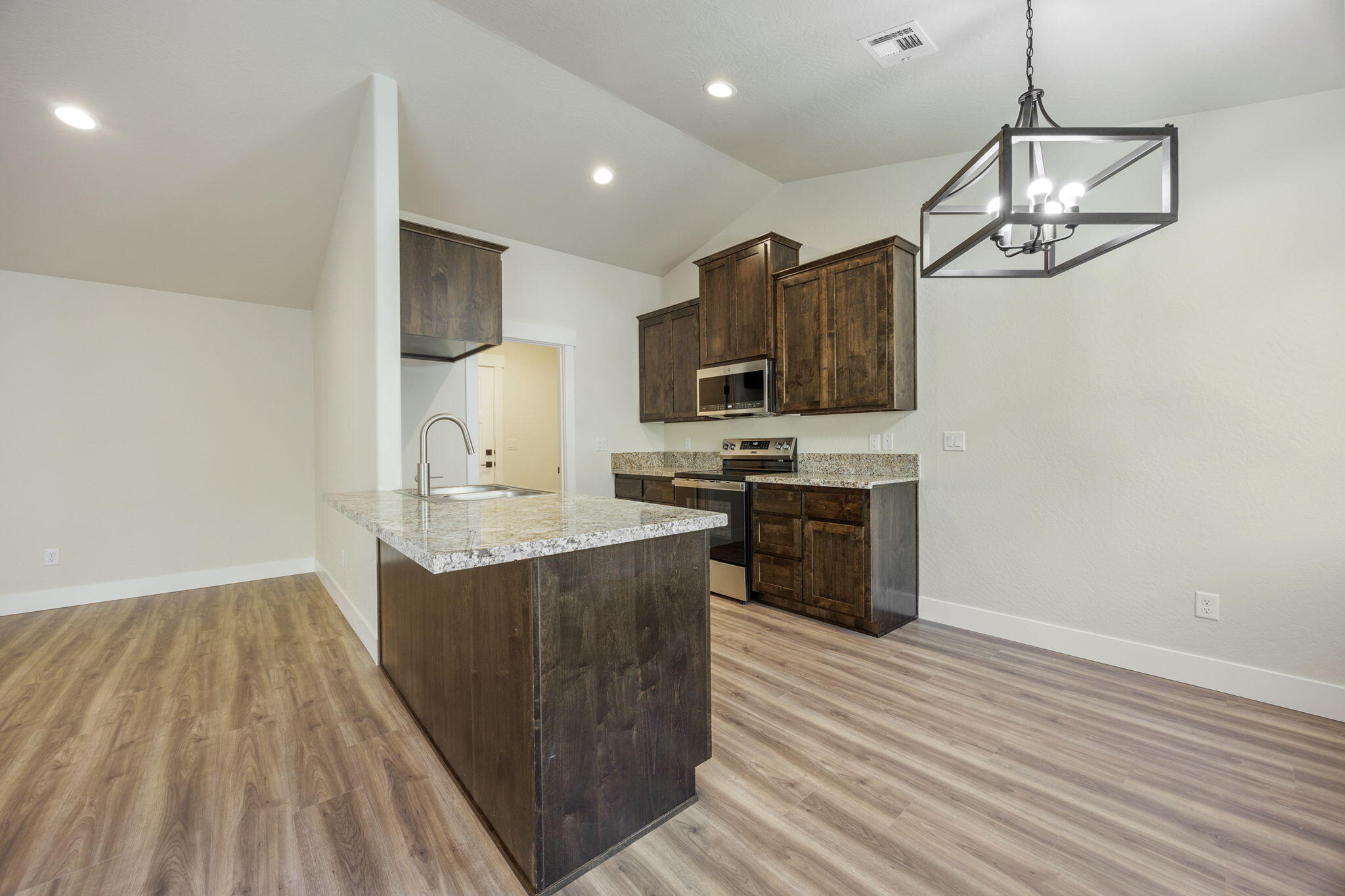 319 Christopher Way Talent, OR 97540 - Photo 16 of 35 ApxCW (16)