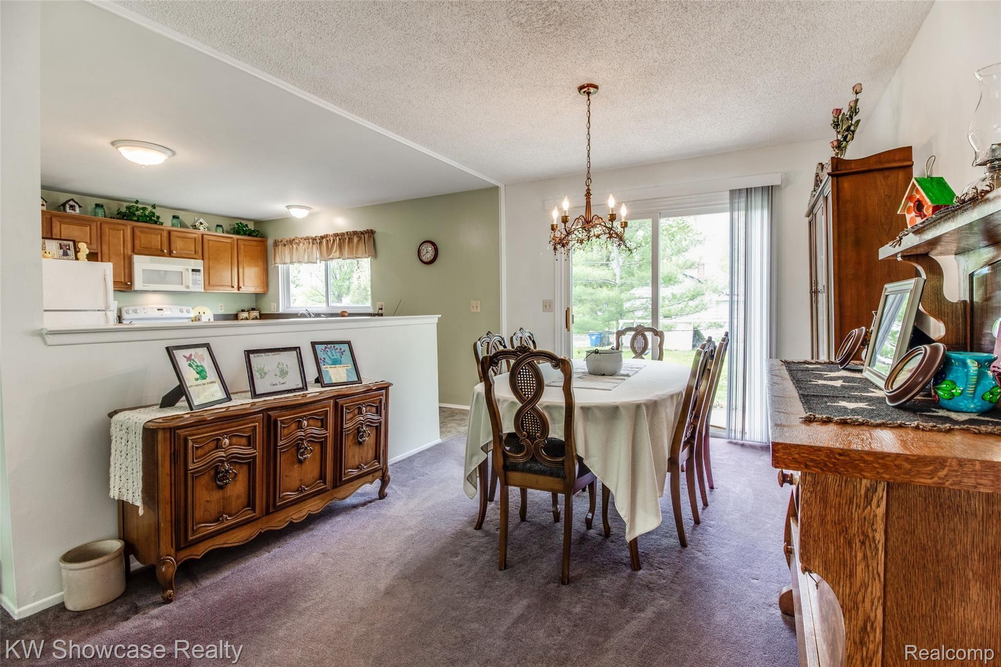 998 Hadley Road Rochester, MI 48307 - Photo 17 of 42 Interiors (8 of 34).jpg