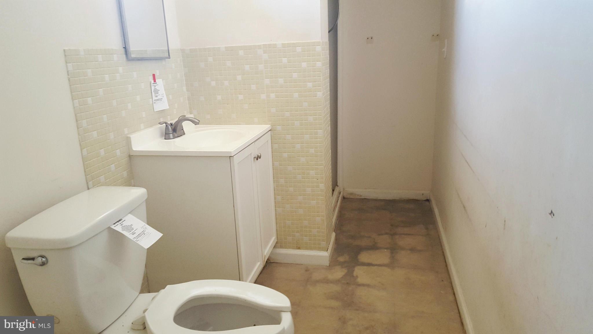 1512 Weyburn Road Baltimore, MD 21237 - Photo 24 of 27 2nd Bath