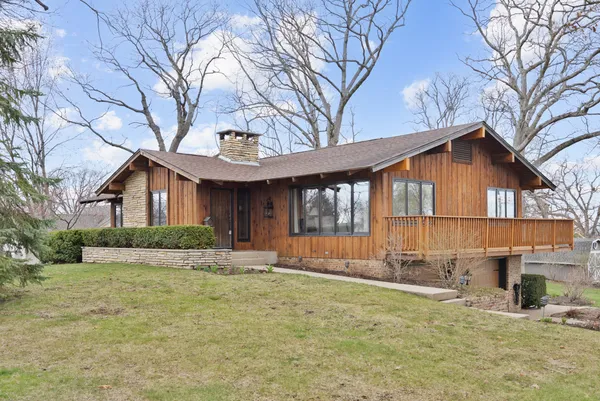 $380,000 | 895 Stanford Drive, Marengo, IL 60152