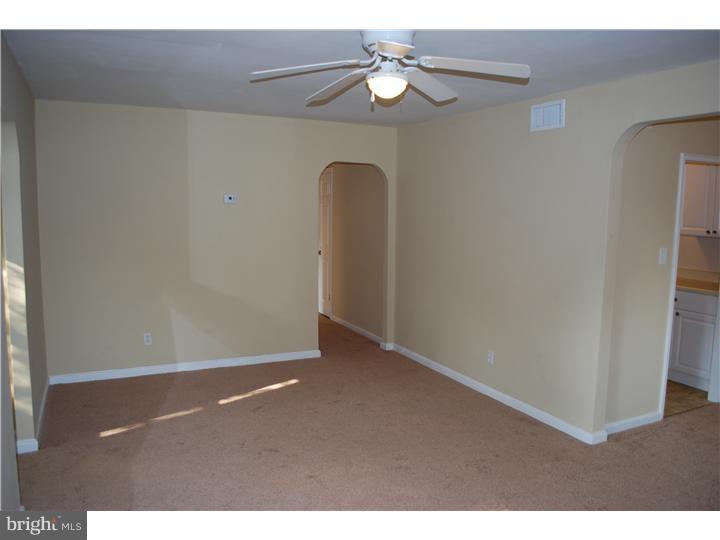 604 Garnet Road Wilmington, DE 19804 - Photo 3 of 20 Living Room