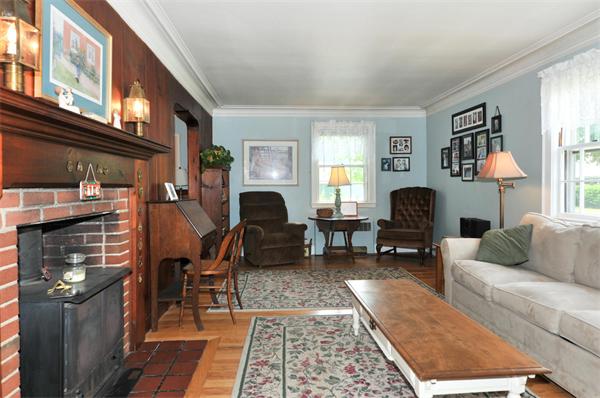 55 Knowles Road Belmont, MA 02478 - Photo 3 of 28 Gallery Image 3