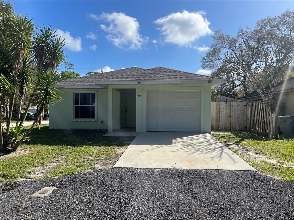 2380 90th Avenue Vero Beach, FL 32966 - Photo 2 of 8 a backyard of a house