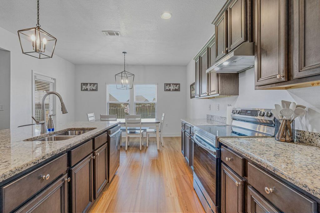 417 Chickadee Street Crestview, FL 32539 - Photo 12 of 46 Dine In Kitchen