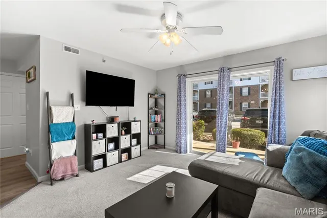 $184,900 | 412 Saravalle Drive, St. Peters, MO 63376