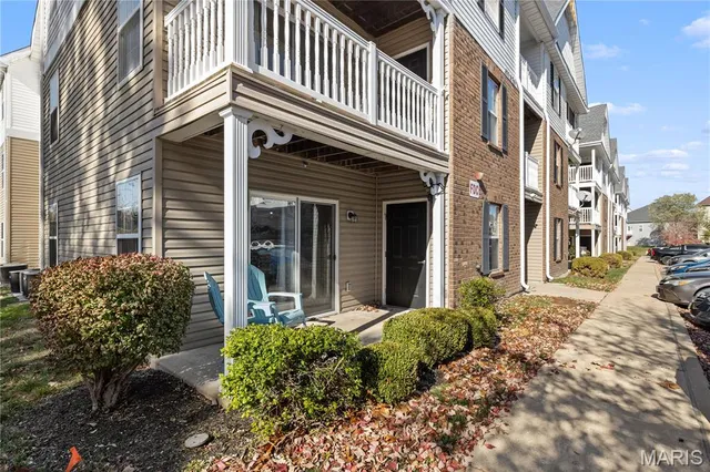 $184,900 | 412 Saravalle Drive, St. Peters, MO 63376