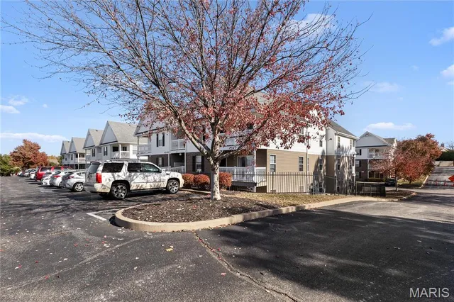 $184,900 | 412 Saravalle Drive, St. Peters, MO 63376