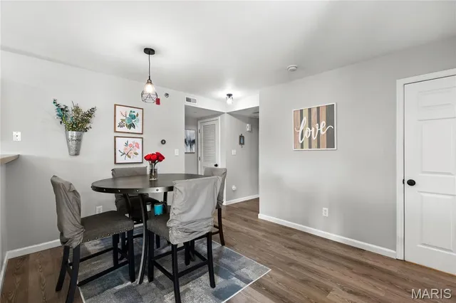 $184,900 | 412 Saravalle Drive, St. Peters, MO 63376