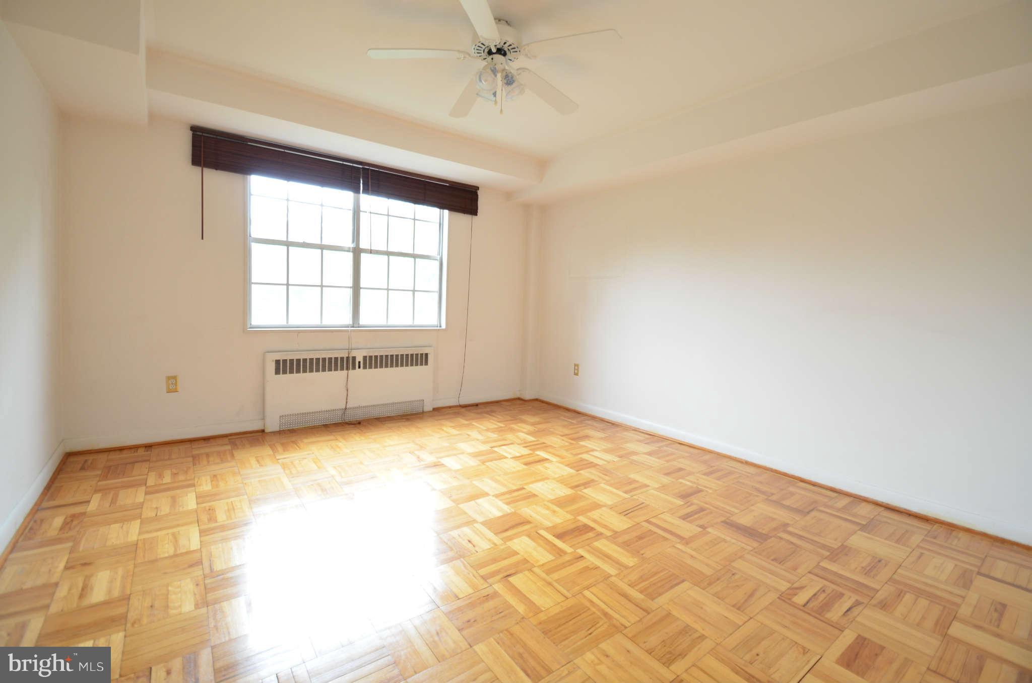 310 Ridgemede Road, Unit 206 Baltimore, MD 21210 - Photo 5 of 17 an empty room with a fireplace