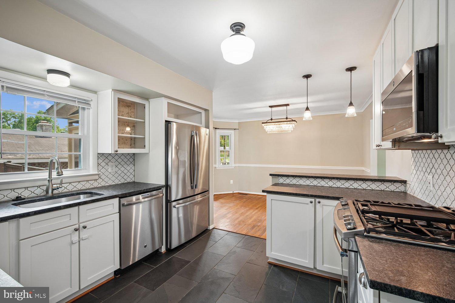 2305 Londonderry Road Alexandria, VA 22308 - Photo 15 of 59 Kitchen