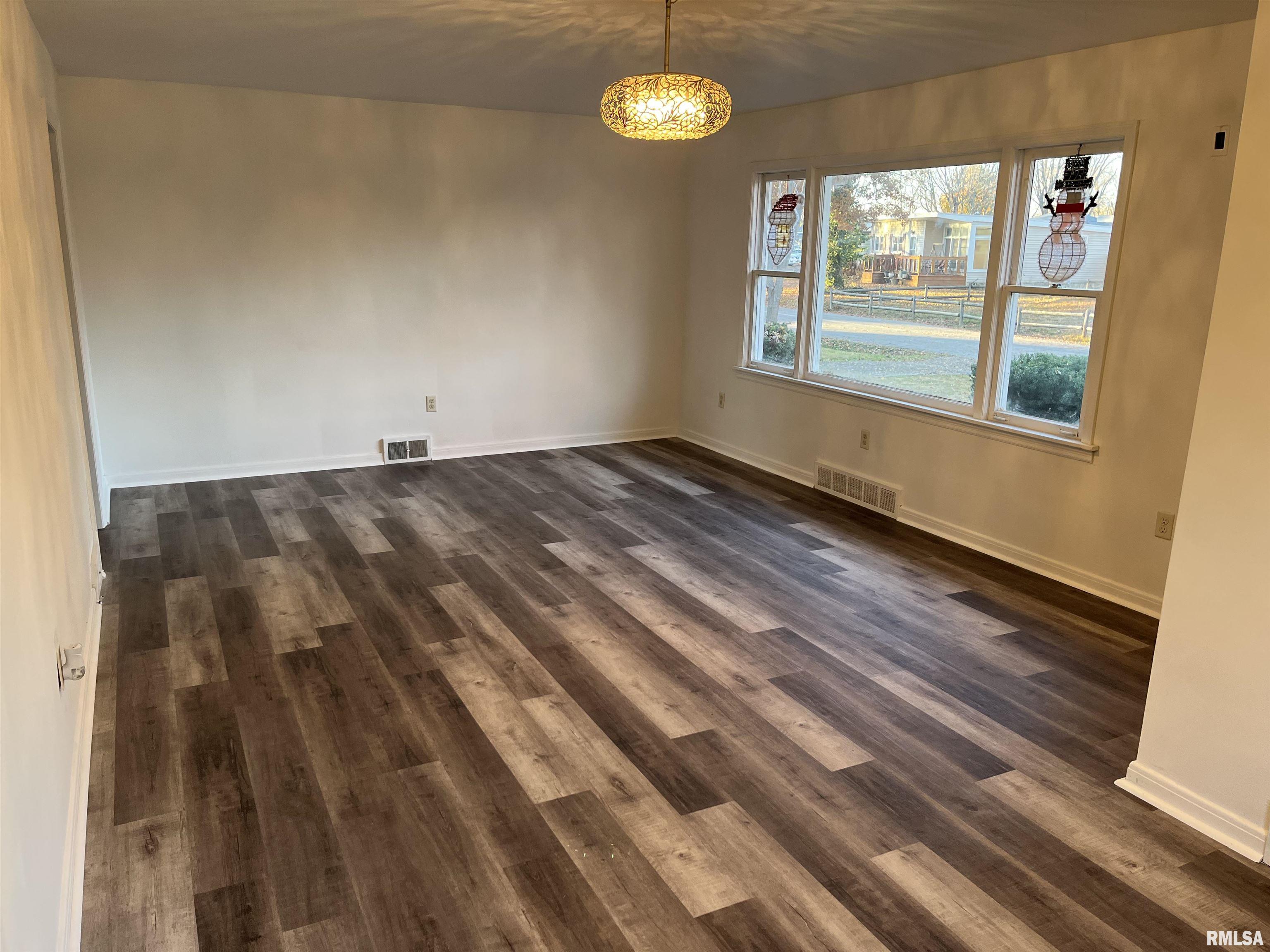 3719 East Hooker Street Springfield, IL 62703 - Photo 6 of 21