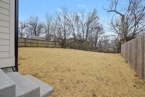 a view of back yard of the house