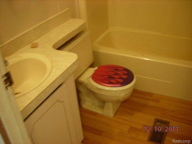 2346 Houser Road Holly, MI 48442 - Photo 7 of 8 BATH 1.JPG
