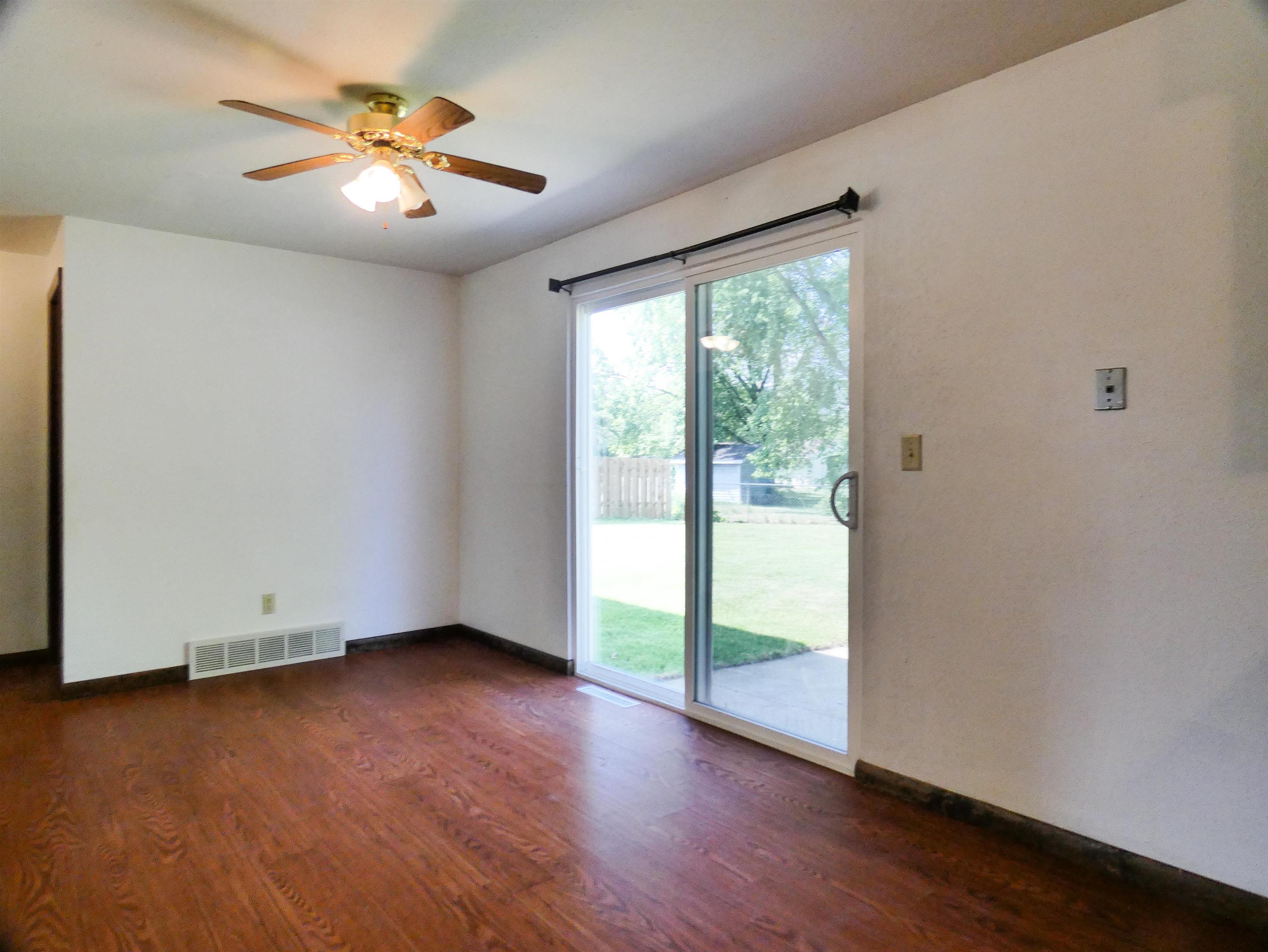 465 South Good Hope Road De Pere, WI 54115 - Photo 9 of 36
