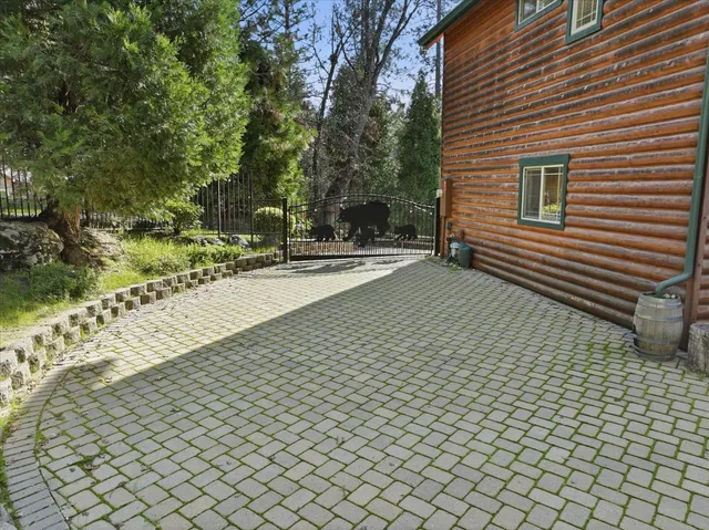 $1,199,000 | 53903 Creekside Lane, Bass Lake, CA 93604