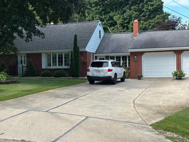 $420,000 | 5427 Oakleaf Drive, Luxemburg, WI 54217