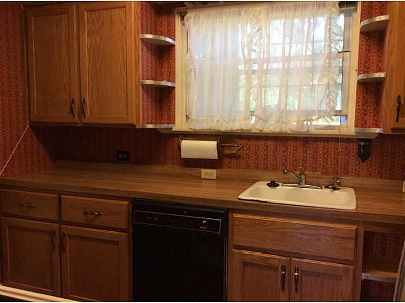 360 Old Plank Road Butler, PA 16002 - Photo 5 of 24 Kitchen.