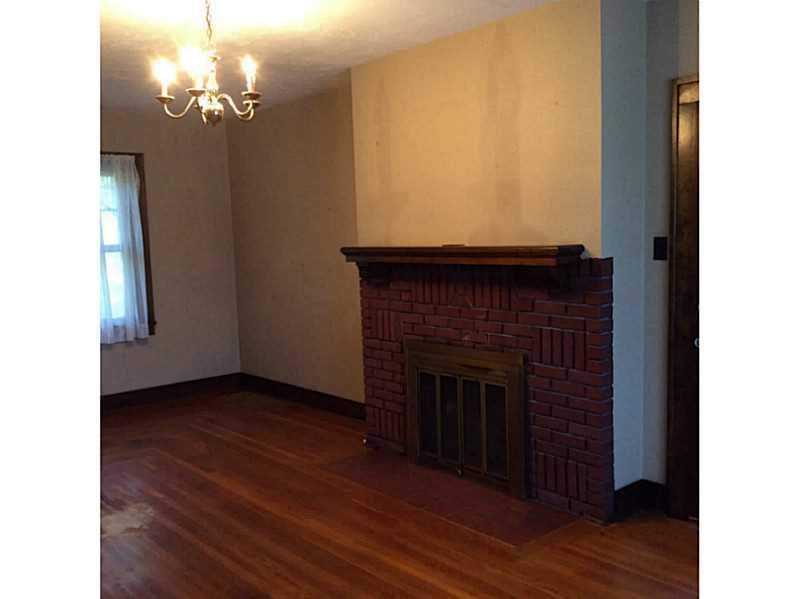 360 Old Plank Road Butler, PA 16002 - Photo 7 of 24 Living Room.