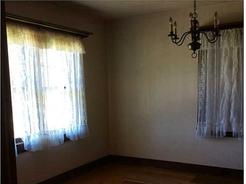 360 Old Plank Road Butler, PA 16002 - Photo 9 of 24 Dining Room.